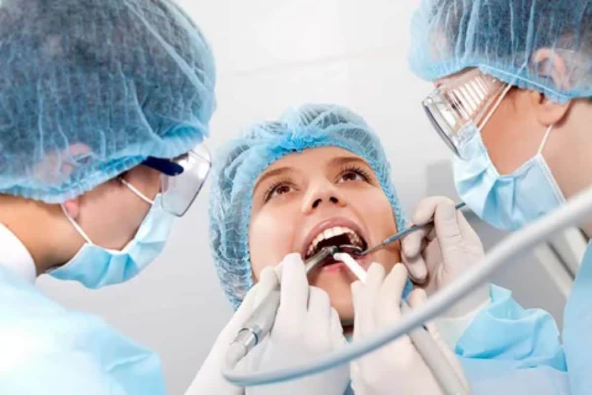 Emergency dentist treating a patient with a broken tooth in Fayetteville.